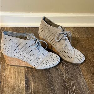 TOMS Women's Light Gray Suede Heeled Boots